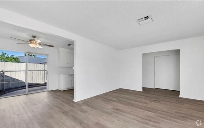 Building Photo - 41026 Beachwood Ave