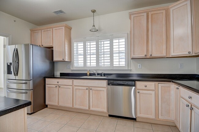 Building Photo - FOR RENT - NORFOLK!