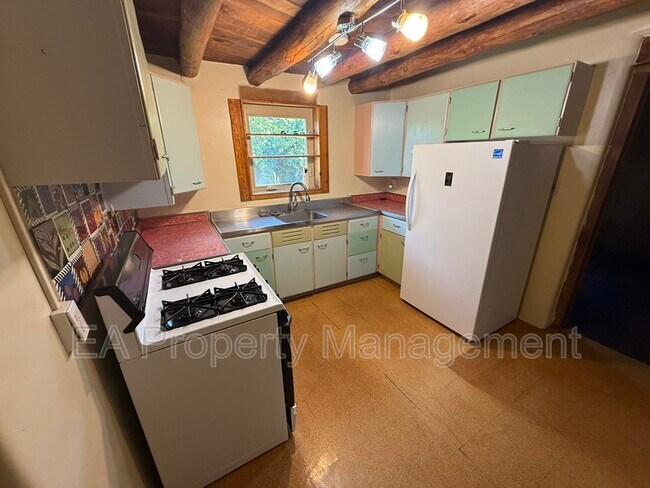 Building Photo - 511 15th St NW