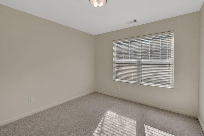 Building Photo - 1938 Millstream Hollow