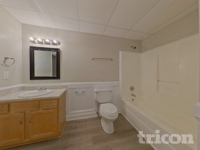 Building Photo - 136 Brookside Way