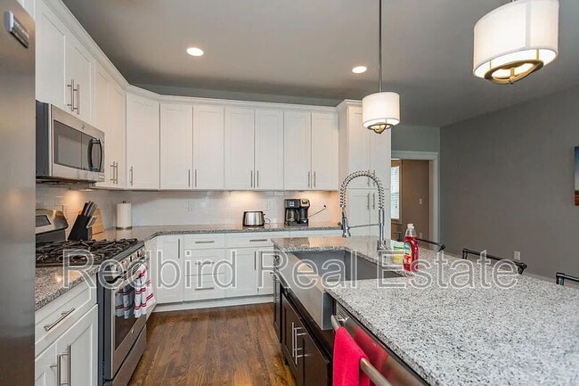 Building Photo - 1717 14th Ave S