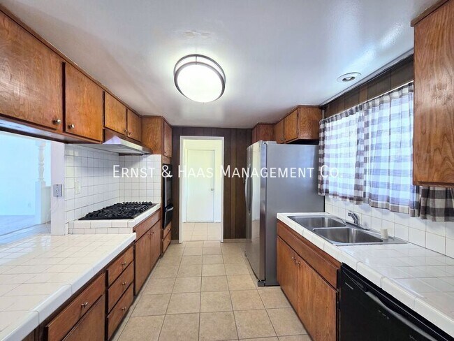 Building Photo - 873 E Turmont St