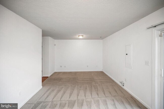 Building Photo - 104 Stingray Ct