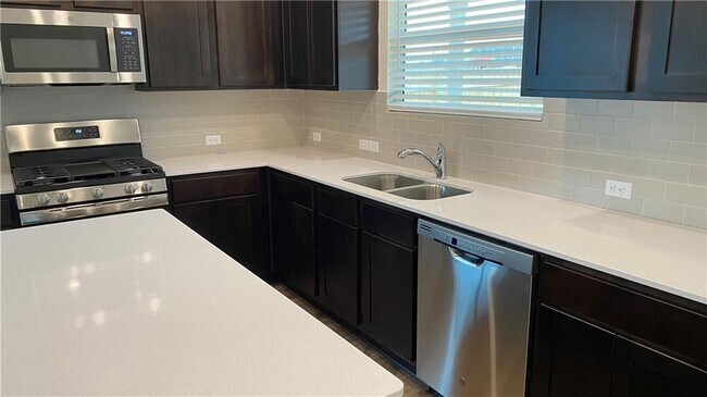 Building Photo - 340 Escondido Cir