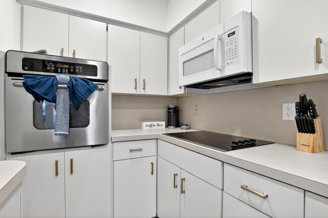 Building Photo - 1761 NE 55th St