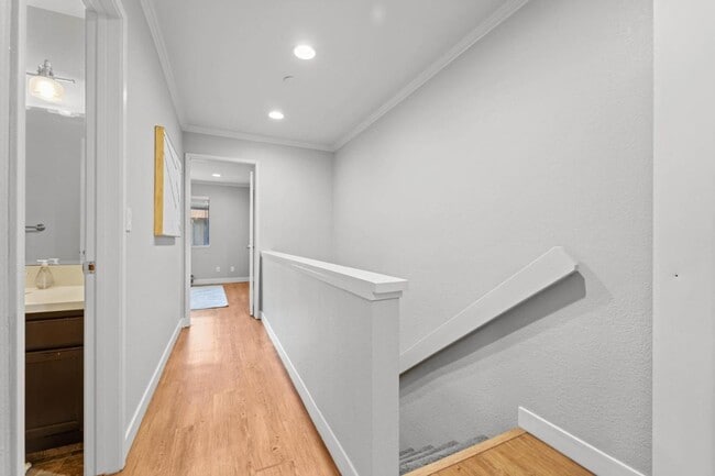 Building Photo - Desirable location! Move-In Ready!