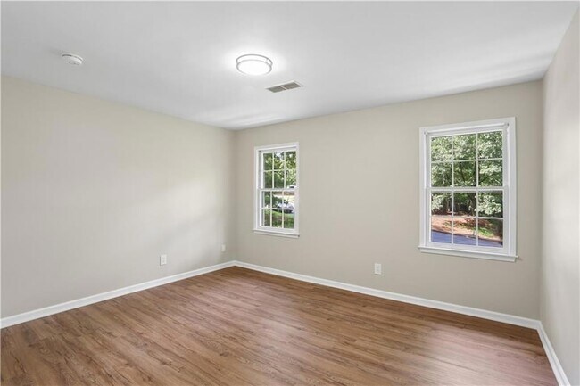Building Photo - 2063 Six Branches Dr
