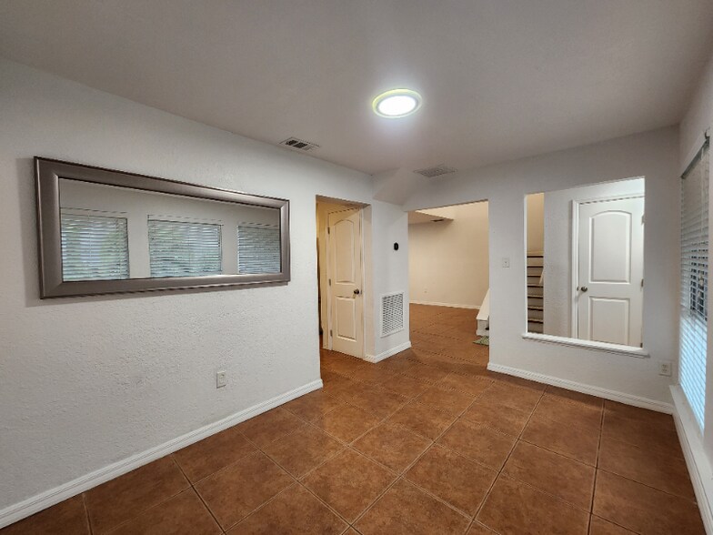 Building Photo - 4437 Rayfield Dr