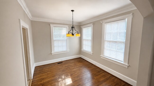 Building Photo - 2 Story Cloverdale Historic Duplex