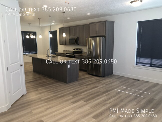 Building Photo - 1634 N Westview Ln