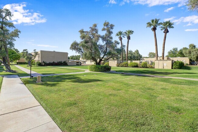 Building Photo - Scottsdale Townhome Now Available!
