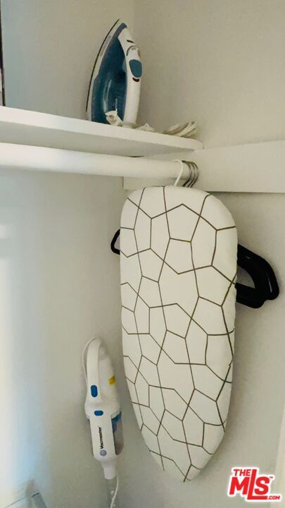 Building Photo - 1377 Sultana