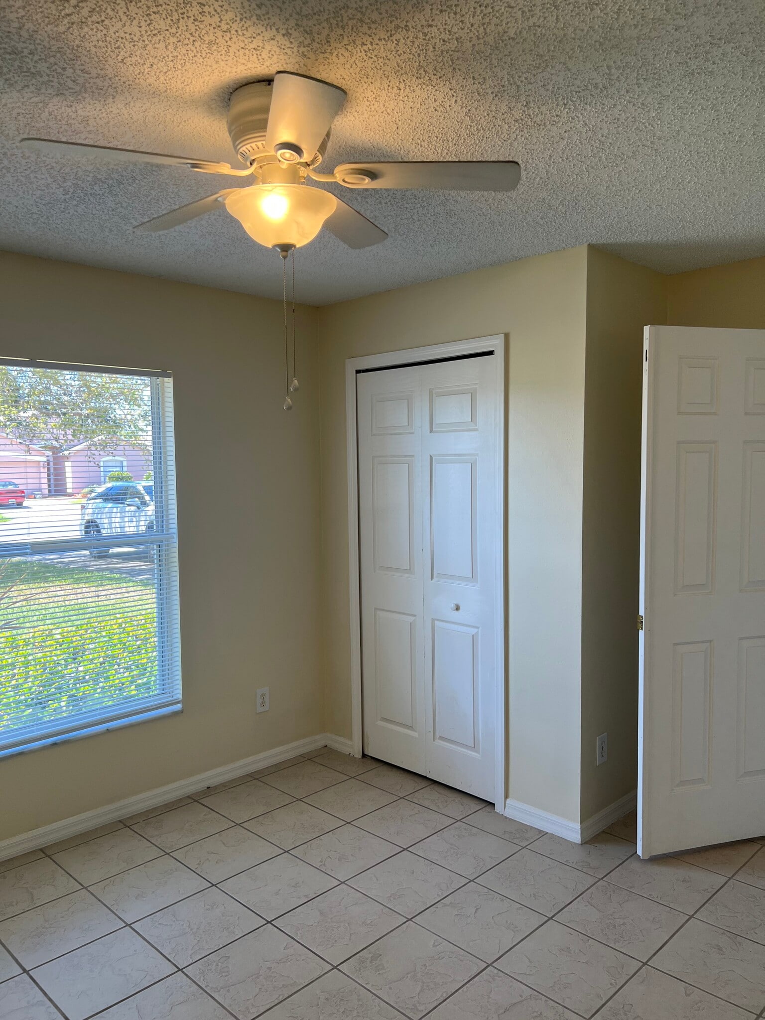 Building Photo - 833 Lake George Dr