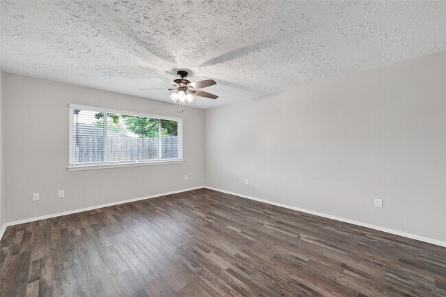 Building Photo - 15806 Pfeiffer Dr