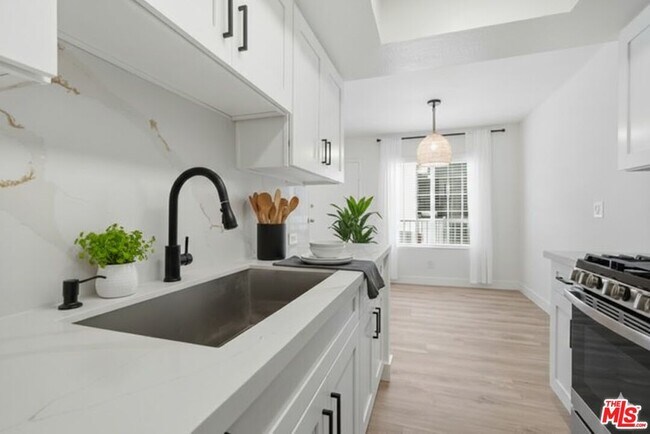 Building Photo - 3321 Keystone Av