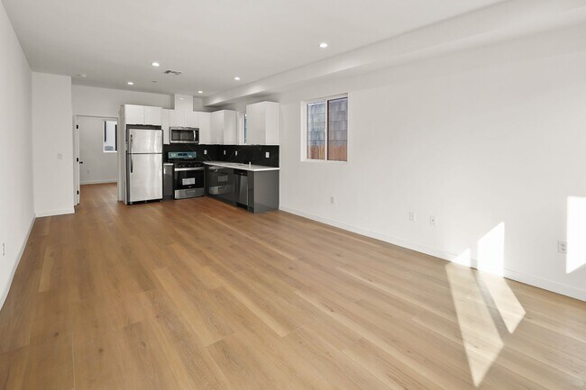 Building Photo - 1731 S New Hampshire Ave