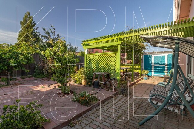 Building Photo - 6529 El Capitan Cir