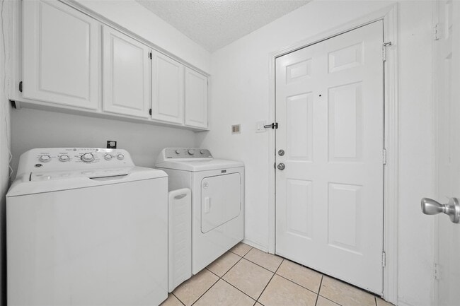 Building Photo - 1205 Olde Towne Dr