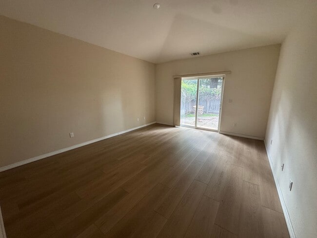 Building Photo - 2329S Eastbury Way, Santa Maria, CA 93455
