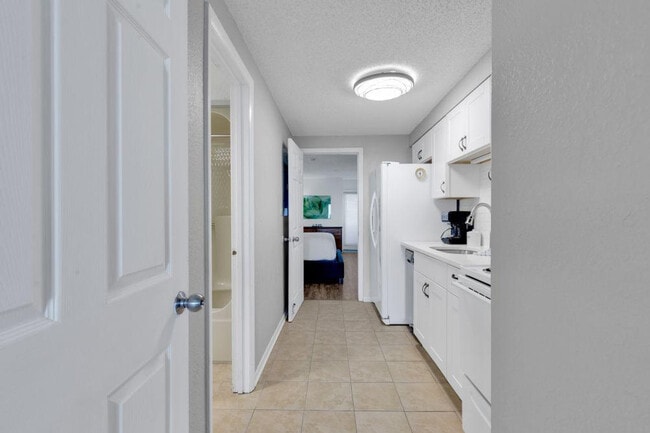 Building Photo - 2406 N Ocean Blvd