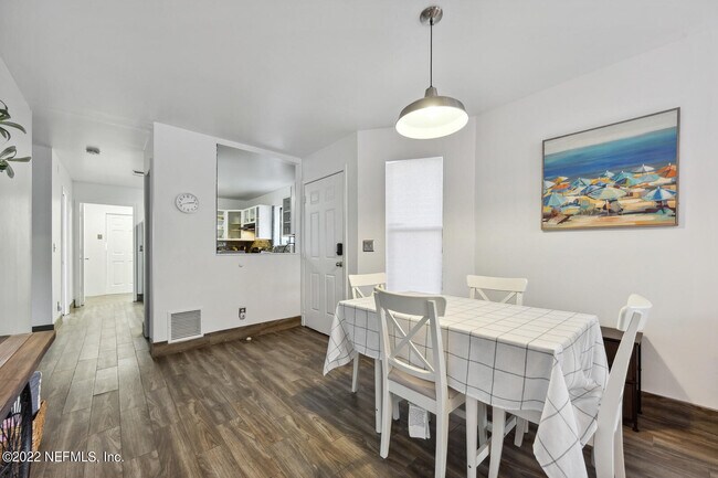 Building Photo - 512 10th Pl S