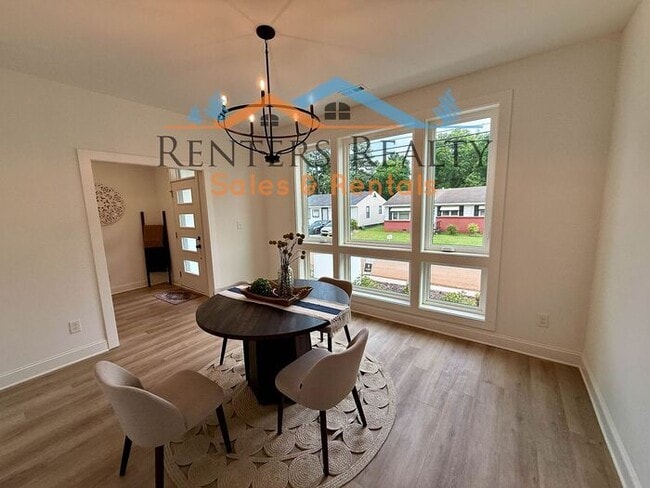 Building Photo - Stunning 3 Bedroom with Rooftop Terrace