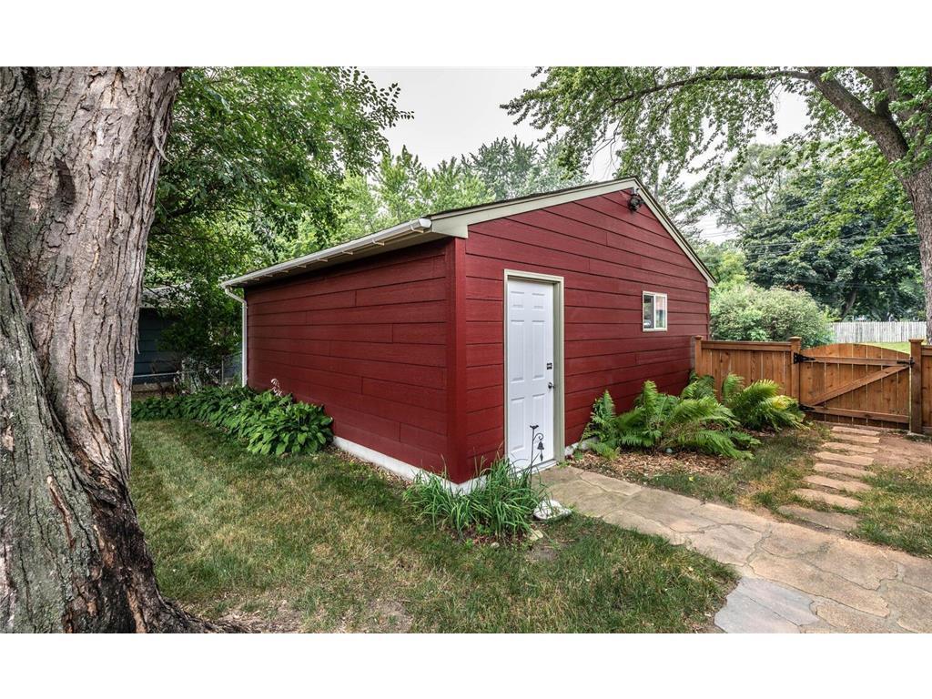 Building Photo - 3917 W 109th St