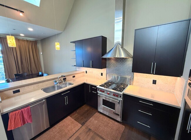 Building Photo - HUGE MODERN BRIGHT Potrero Hill Top Floor ...