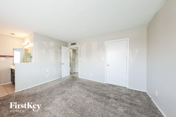 Building Photo - 4923 W Larkspur Dr