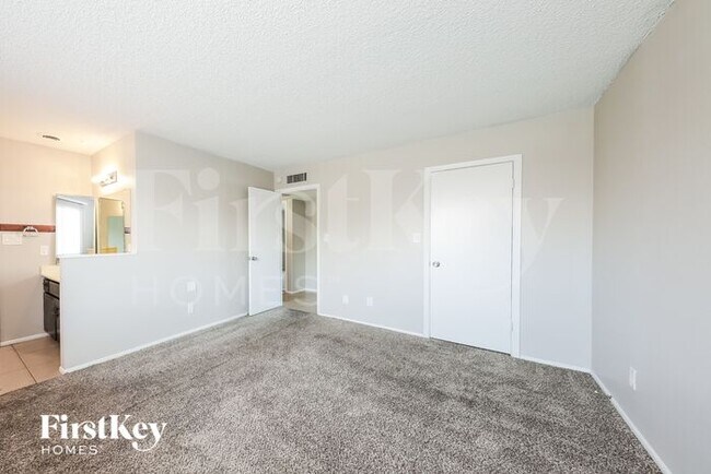Building Photo - 4923 W Larkspur Dr