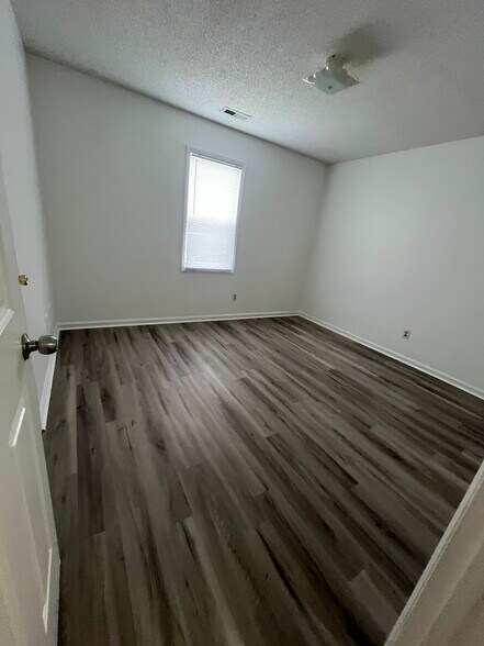 Building Photo - 89 Vine St