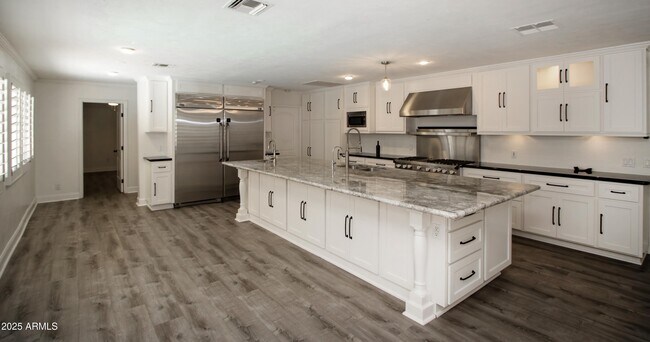 Building Photo - 4861 E Calle Redonda