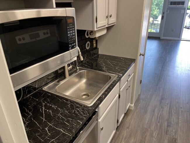 Building Photo - 808 Cocheco Ct