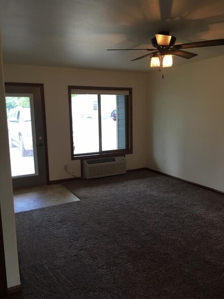 Building Photo - 208 E 2nd Ave