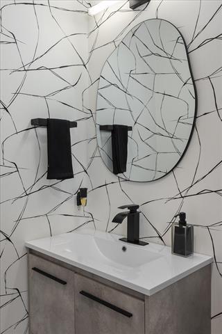 Building Photo - 500 Throckmorton St