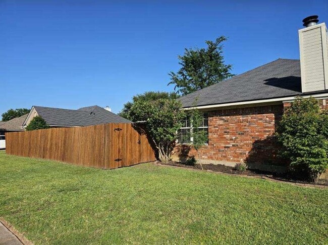 Building Photo - 5901 Pampus Ln
