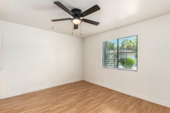 Building Photo - 1231 E Thomas Rd