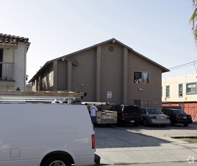 Building Photo - 4674 Bancroft St