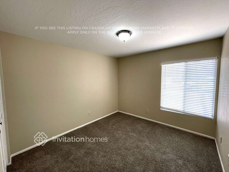 Building Photo - 1534 W Nopal Ave