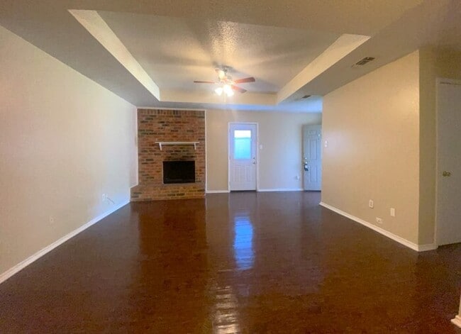 Building Photo - "The Perfect Pair: 2 Beds, 2 Baths, 2-Car Garage — Ready for You!"