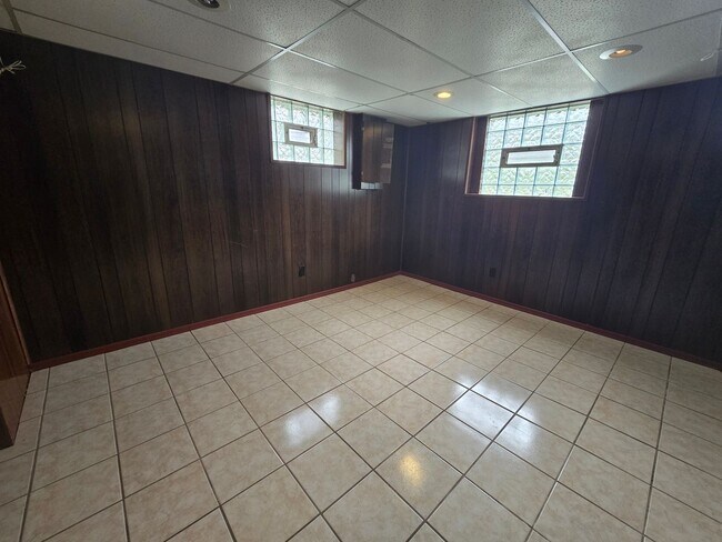 Building Photo - 3 Bedroom Split Entry - Gateway School District