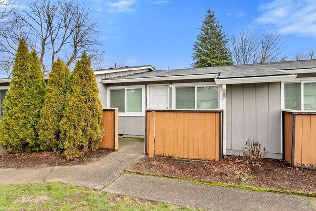 Building Photo - 2 bedroom 1 bath in Clackamas!!