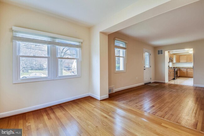 Building Photo - 210 E Hamilton Ave