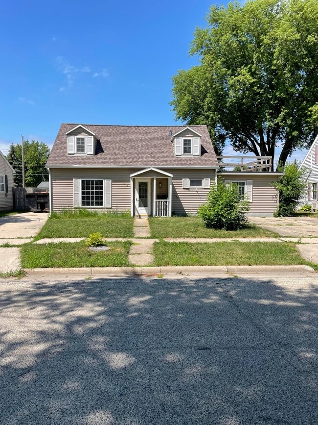 Building Photo - 581 Western Ave