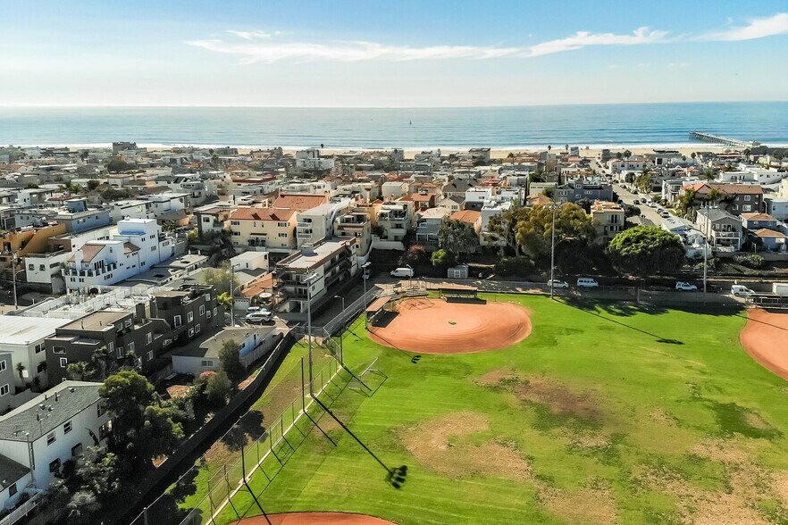 Next to Park, Walk to Beach - 851 Cypress Ave