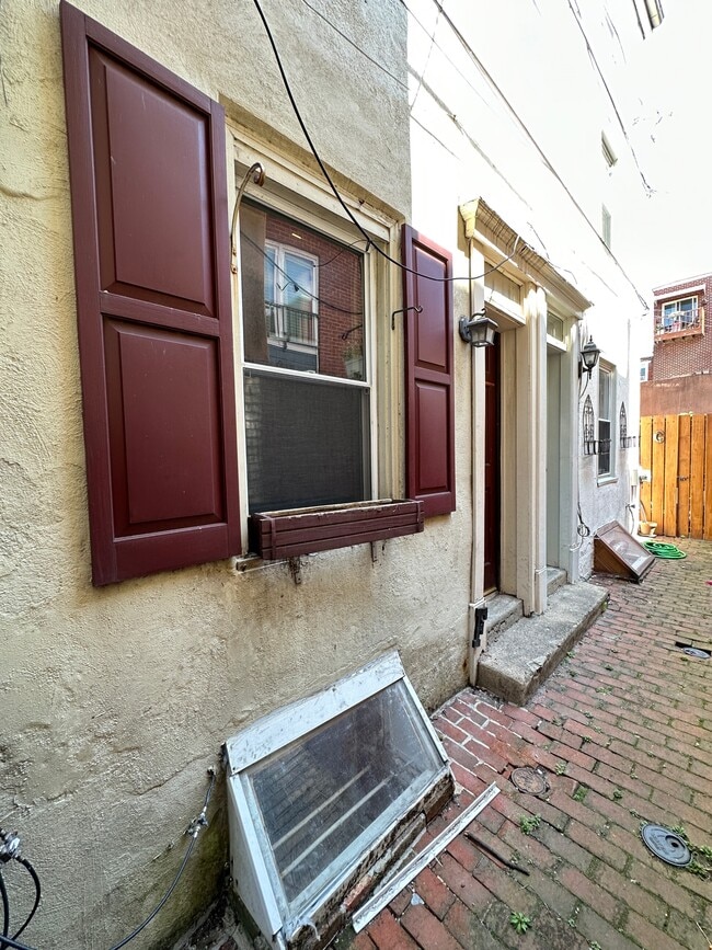 Building Photo - 623 American#F