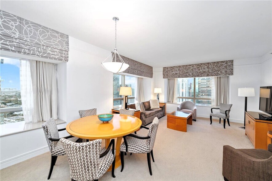 Building Photo - 1435 Brickell Ave