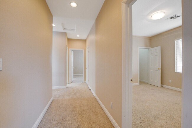 Building Photo - Spacious 5-Bedroom, 2 Story Pool Home in G...