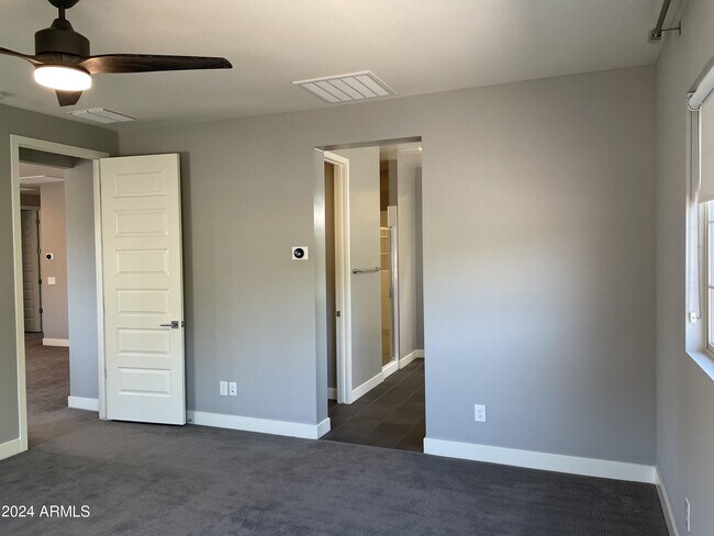 Building Photo - 4624 E Vista Bonita Dr